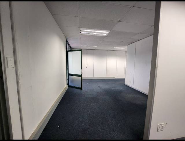 177M² OFFICE TO LET IN VORNA VALLEY